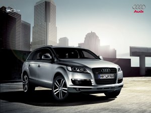 Обои для рабочего стола: Audi Q7