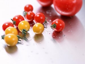 Обои для рабочего стола: Помидорки во все кра...