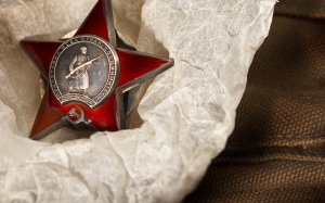 Обои для рабочего стола: Никто не забыт, ничт...