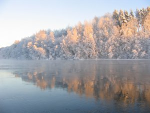 Река зимой - скачать обои на рабочий стол