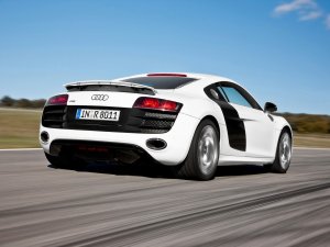 Обои для рабочего стола: Белая R8