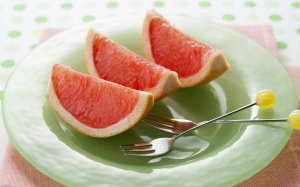 Обои для рабочего стола: Кусочки грейпфрута н...