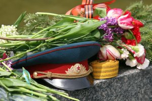 Обои для рабочего стола: В память о защитника...