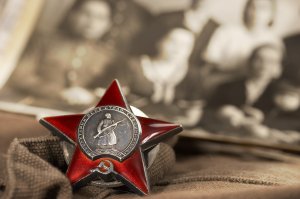 Обои для рабочего стола: Алая звезда