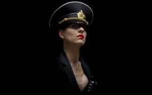Обои для рабочего стола: Таинственная леди