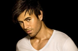 Обои для рабочего стола: Enrique Iglesias