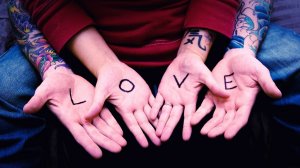Обои для рабочего стола: Love in hands