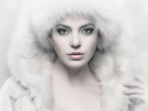 Обои для рабочего стола: Дама в мехах