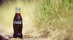 Обои для рабочего стола: Бутылка Coca Cola