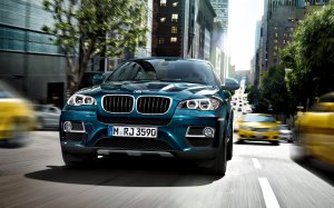 Обои для рабочего стола: Мощь BMW