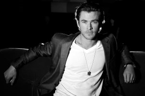 Обои для рабочего стола: Chris Hemsworth