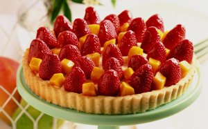 Обои для рабочего стола: Пирог с клубникой