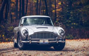 Обои для рабочего стола: Aston Martin Retro