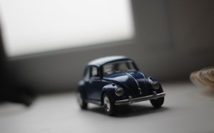 Обои для рабочего стола: Автомобиль-игрушка