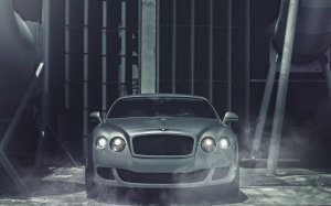 Обои для рабочего стола: Bentley анфас