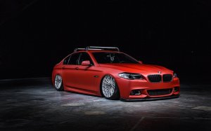 Обои для рабочего стола: Ожерелье для BMW