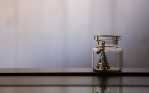 Обои для рабочего стола: Эйфелева башня в бан...