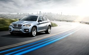 Обои для рабочего стола: BMW на скорости