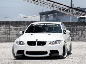 Обои для рабочего стола: Белый bmw 