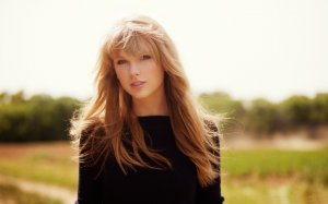 Обои для рабочего стола: Летняя Taylor
