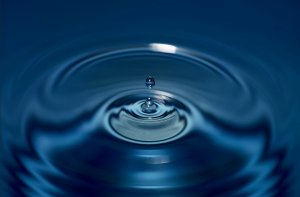 Обои для рабочего стола: Капля воды