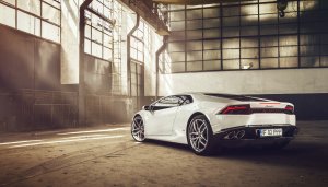 Обои для рабочего стола: Lamborghini huracan