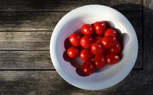 Обои для рабочего стола: Тарелка вишен