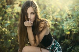 Обои для рабочего стола: Призадумалась