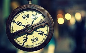 Обои для рабочего стола: Компас показывает на...