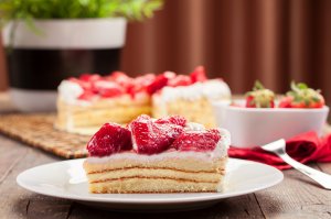 Обои для рабочего стола: Кусочек ягодного тор...