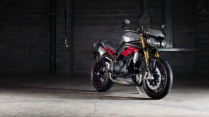 Обои для рабочего стола: Скоростной triumph