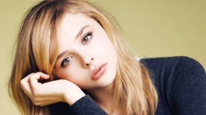 Обои для рабочего стола: Юная Хлоя
