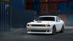 Обои для рабочего стола: Dodge Challenger