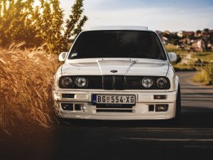 Обои для рабочего стола: BMW 325i