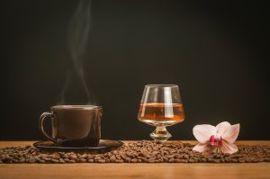Обои для рабочего стола: Кофе и коньяк