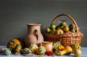 Обои для рабочего стола: Корзина с яблоками
