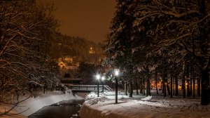 Обои для рабочего стола: Река в зимней Хорват...