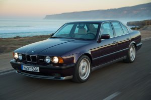 Обои для рабочего стола: BMW Retro M5