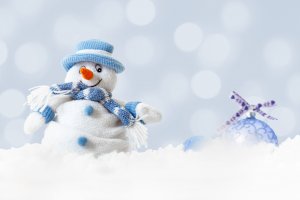 Обои для рабочего стола: Снеговик в шляпке