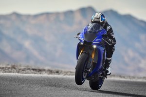 Обои для рабочего стола: Yamaha YZF-R1