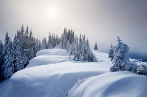 Обои для рабочего стола: Снеговые наметы