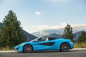 Обои для рабочего стола: McLaren 570S