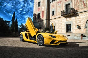 Обои для рабочего стола: Lamborghini Aventado...