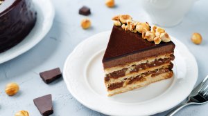 Обои для рабочего стола: Пирожное с орешками