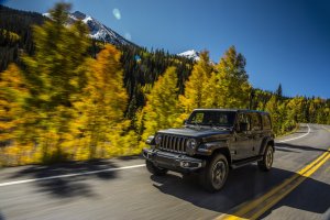 Обои для рабочего стола: Jeep Wrangler Sahara