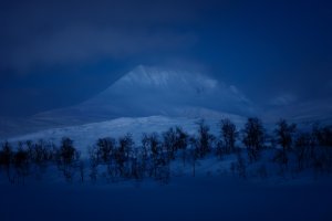 Обои для рабочего стола: Ночная гора