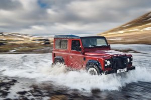 Обои для рабочего стола: Land Rover пересекае...