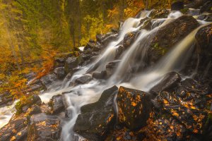 Маленький водопад - скачать обои на рабочий стол