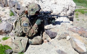 Обои для рабочего стола: Вооруженный солдат С...