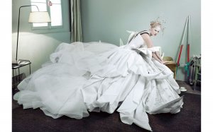 Многоярусное свадебное платье - скачать обои на рабочий стол
